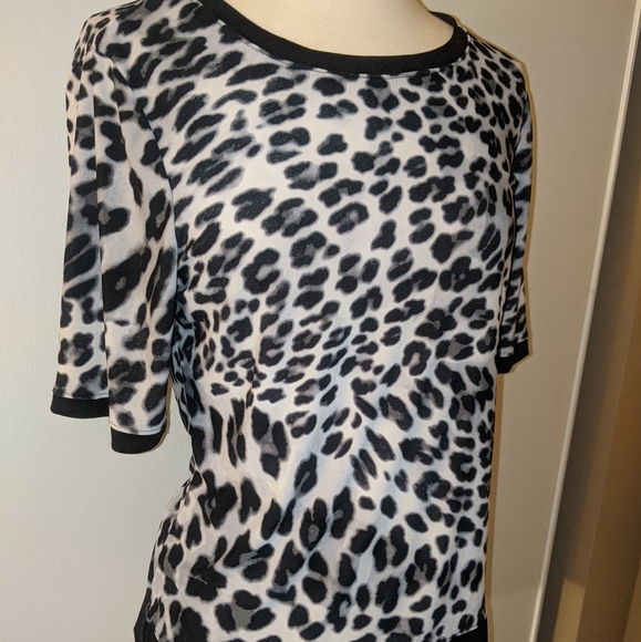 🌟Anne Klein cheetah print tshirt - Picture 3 of 8